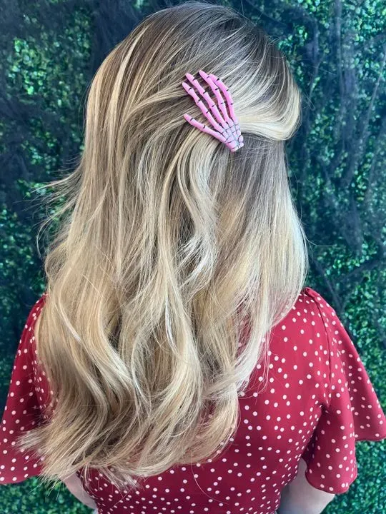 https://cdn.salonspotlight.com/photos/2O9LijuuEBi7HtRophi9/c9fd8a41-0caa-473c-8723-c779be6758c8_720x720