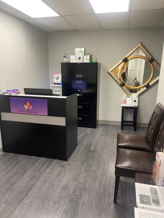 https://cdn.salonspotlight.com/photos/2P7795phT93jNqdVCJ9D/3a08e02c-d1b5-4a94-b29d-4faae837043e_720x720
