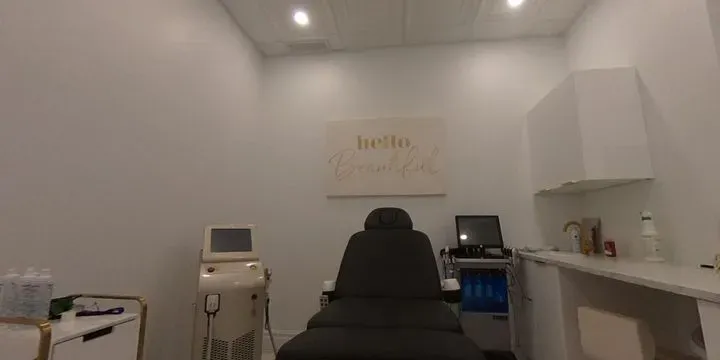 https://cdn.salonspotlight.com/photos/2QGmFBtUKyWGt1hDC1NG/2850f6ad-82c8-49a0-92e0-639ce95242ab_720x720