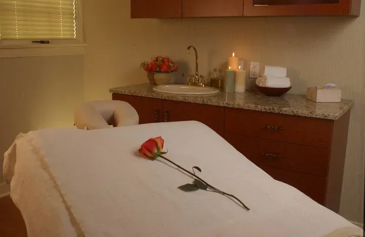 https://cdn.salonspotlight.com/photos/2QemHGDYXZWAXjfVpXky/04a15062-3afe-492f-a603-914f3f5b7ca6_720x720