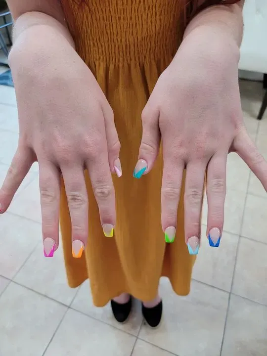 https://cdn.salonspotlight.com/photos/2RNLNIPcv4Il2ztdrERC/5d86b4e0-d691-40c3-afdd-2907de17d6b0_720x720