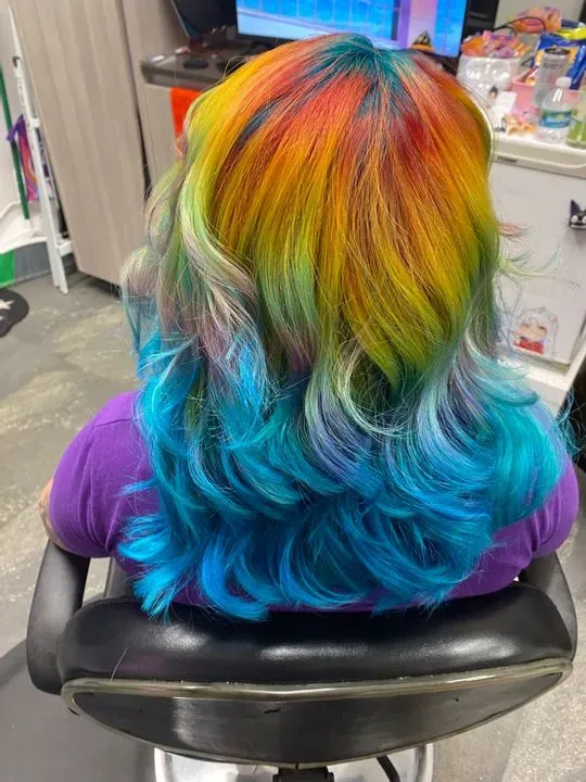 https://cdn.salonspotlight.com/photos/2Rf9nr0swy5OzYnOJPLQ/04b6243e-5ce5-4b54-bd1d-3c2fc591a2dd_720x720