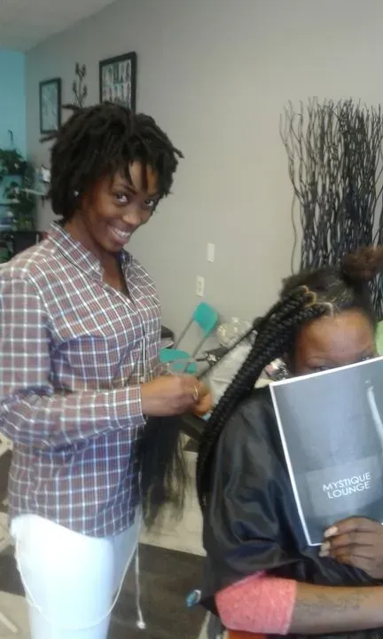 https://cdn.salonspotlight.com/photos/2RnrMEIdvvPx9EMMM1Sn/3abd2ab6-e5a4-436c-9e87-d21f70328fc1_720x720