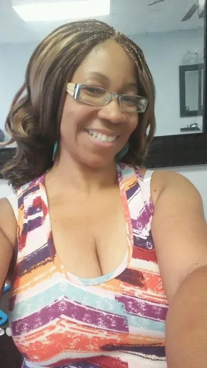 https://cdn.salonspotlight.com/photos/2RnrMEIdvvPx9EMMM1Sn/42c11b11-9ef4-4174-b0a0-8726271b9fed_720x720