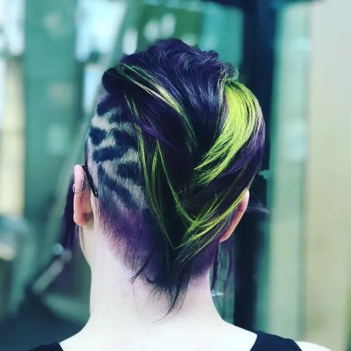 https://cdn.salonspotlight.com/photos/2V3ipu2292fRTbJnancR/a9dc37b8-ed2e-40e6-98d4-1a4ae664cd0d_720x720