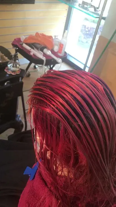https://cdn.salonspotlight.com/photos/2V3ipu2292fRTbJnancR/df97ce22-54db-4040-a2eb-7df0dfd9cc53_720x720