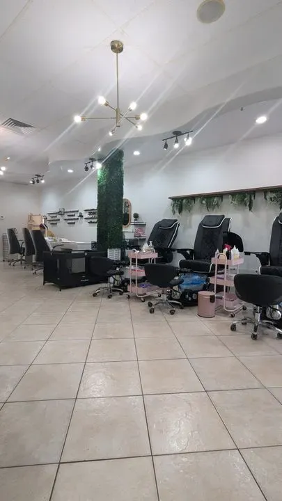 https://cdn.salonspotlight.com/photos/2VE86ON42fkawBFu6Fru/2662da04-6ba4-4f14-9bd1-00054cae1d16_720x720