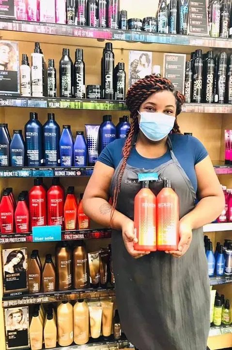 https://cdn.salonspotlight.com/photos/2X2rPyofrs7Fb2hjQ9ok/caa665ef-cfd7-4f6e-8182-04a9badca5ae_720x720