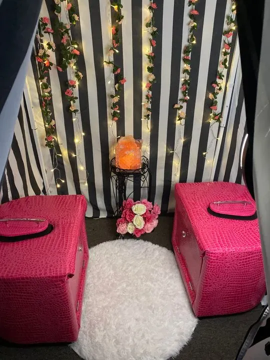 https://cdn.salonspotlight.com/photos/2YW2RhIdDAXQa3QzDubq/0f4b2dcd-0a03-477d-8e6c-84c004688102_720x720