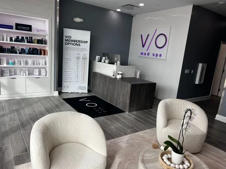 https://cdn.salonspotlight.com/photos/2cgKGrt4MuzFwd12Scw3/2ab9b429-1223-457c-bec5-7f823781527d_720x720