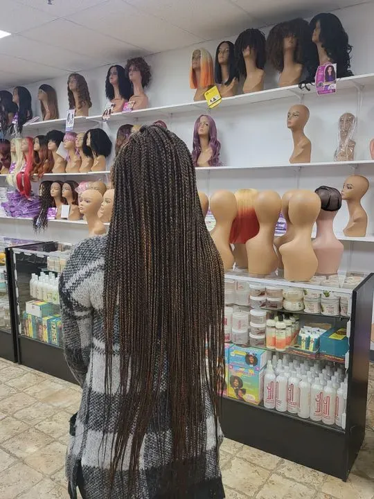 https://cdn.salonspotlight.com/photos/2dBMNG8l2ROS21fY9868/0bc753a4-e5e7-479b-a5a2-b75451dab0cf_720x720
