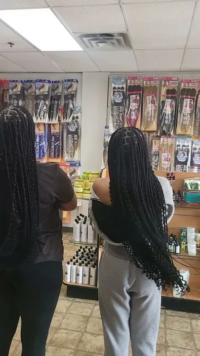https://cdn.salonspotlight.com/photos/2dBMNG8l2ROS21fY9868/f467bbf4-b978-4d16-8a92-616a223e4257_720x720