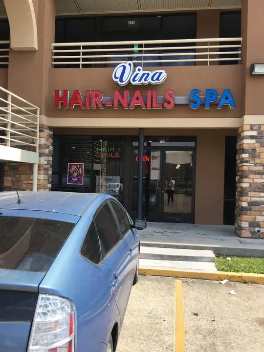 https://cdn.salonspotlight.com/photos/2f4NrNvQ1GrEK2dkrGdt/4dab6404-ad5d-4a9a-a399-8818f67b9ff5_720x720