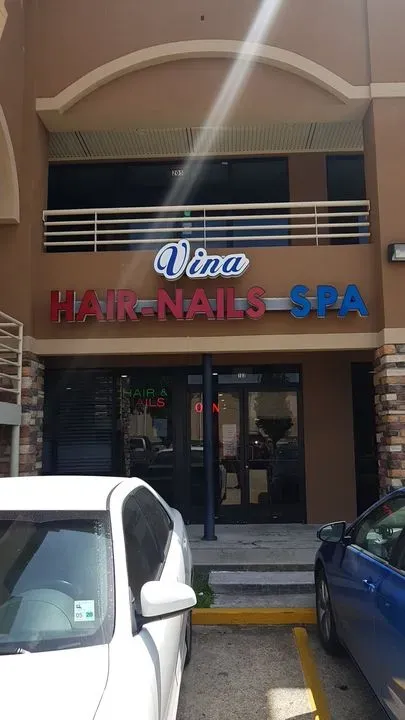 https://cdn.salonspotlight.com/photos/2f4NrNvQ1GrEK2dkrGdt/5dc15193-b82d-44ab-ae65-8975726cd535_720x720