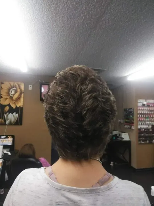 https://cdn.salonspotlight.com/photos/2hNbJTC7kKK5EDpnQjwJ/bd561db8-0d8e-466d-9801-e7723c6d4341_720x720