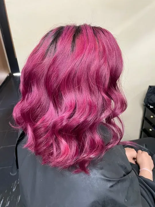 https://cdn.salonspotlight.com/photos/2hNbJTC7kKK5EDpnQjwJ/f2d3b28b-3d1d-47a4-873a-0c796fbb665b_720x720