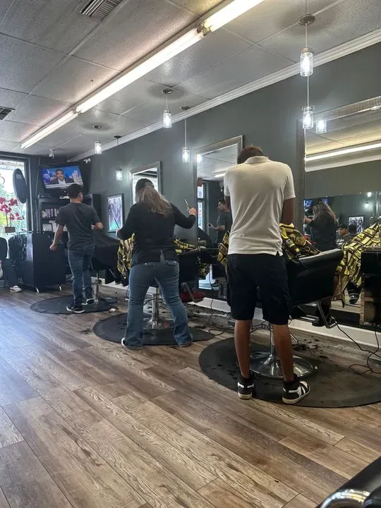 https://cdn.salonspotlight.com/photos/2idBhmpgjnfDhjngJexA/377da355-9307-431c-8f9b-d48554d79a63_720x720
