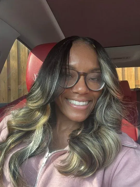 https://cdn.salonspotlight.com/photos/2iqnT4hIXYc6CC7ujv40/32f46f9c-94f1-439e-a52d-7275de24ac57_720x720