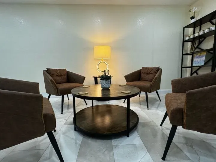 https://cdn.salonspotlight.com/photos/2jK9tpxL5eKuSO6SjwkJ/e2c53100-f5ae-4ddb-8cc2-994275c7a096_720x720