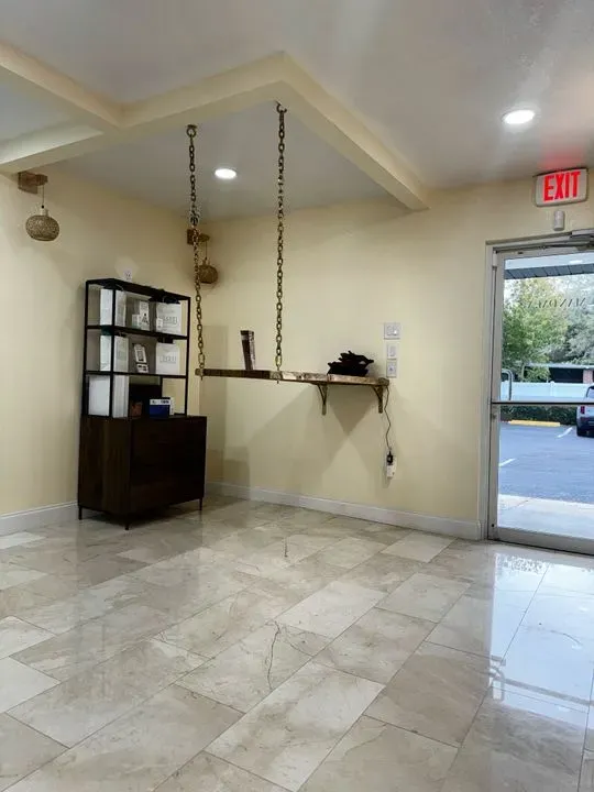https://cdn.salonspotlight.com/photos/2jK9tpxL5eKuSO6SjwkJ/f3473fd9-8a4b-426a-8d1b-4cdd98c273a0_720x720