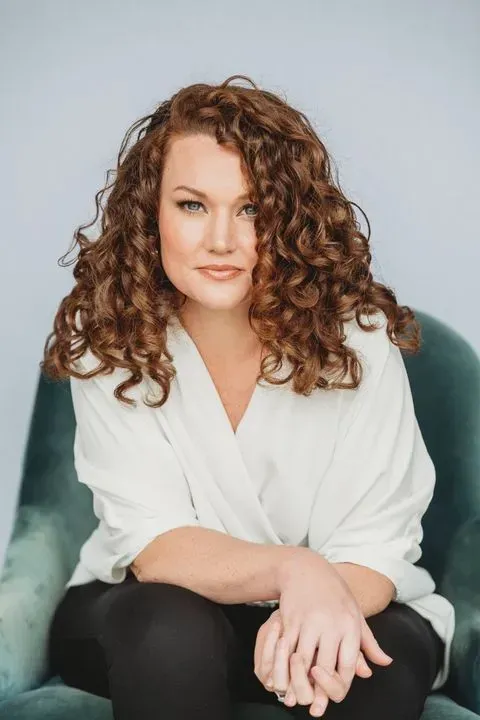 https://cdn.salonspotlight.com/photos/2krzioGTjYvmCyLyBMuh/cea9351d-9517-44e7-a585-5125dc79e4b7_720x720