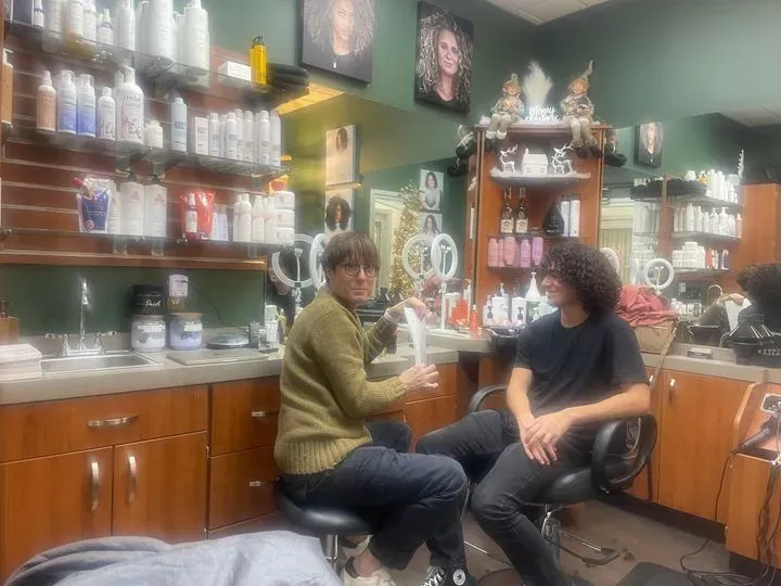 https://cdn.salonspotlight.com/photos/2krzioGTjYvmCyLyBMuh/e3cbed52-1b43-4ac1-9cbe-dd9a50600cf5_720x720