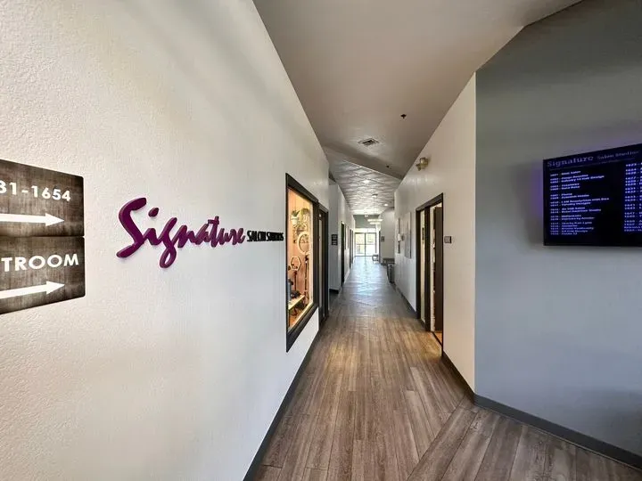 https://cdn.salonspotlight.com/photos/2lZHhs2oGDTdZeqjySqT/7b68d55b-dc2b-4285-9718-9a0a02a0aa20_720x720