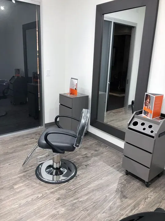 https://cdn.salonspotlight.com/photos/2oJUYPUAISIYNZR1R25p/61dfe3d6-d10e-4178-946c-546821d9ffca_720x720