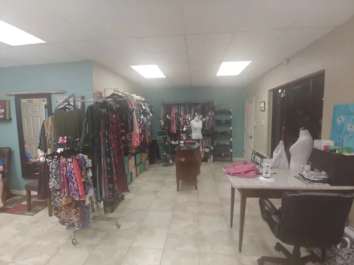 https://cdn.salonspotlight.com/photos/2ojP4cljSp1h6V2BptJM/8563ae30-7eb8-44d0-9553-3b6627e8495f_720x720