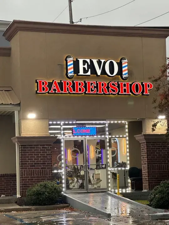 https://cdn.salonspotlight.com/photos/2p6A9hpGI1FA01tdcolG/4496b7c3-4108-421f-b373-f5453354a96a_720x720