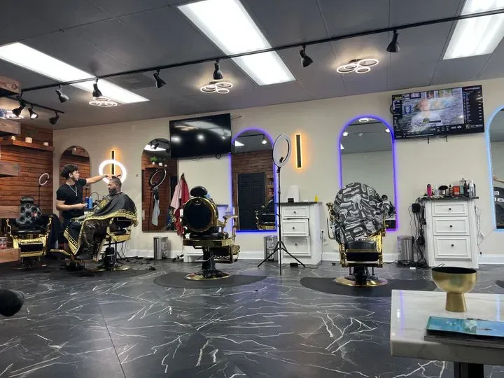 https://cdn.salonspotlight.com/photos/2p6A9hpGI1FA01tdcolG/ec8942d7-fe1d-4617-b215-f956c3d518bb_720x720