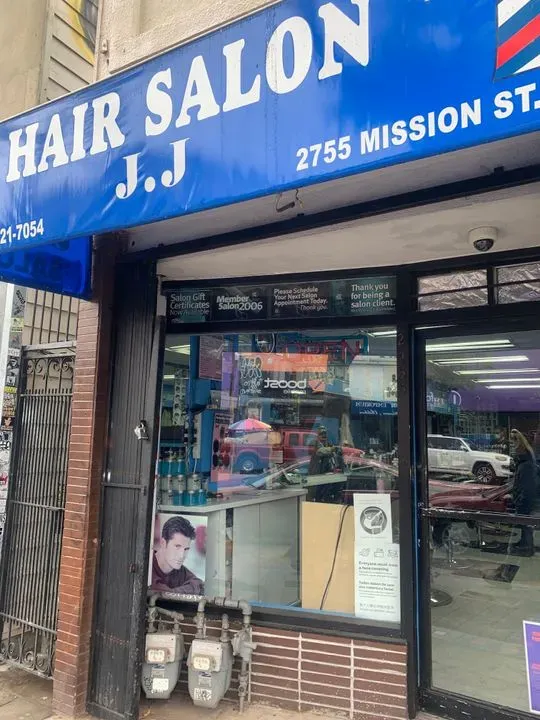 https://cdn.salonspotlight.com/photos/2pbbBKPNubhLXewtVbLt/33183d59-1781-4e06-8547-440aa889b4c4_720x720