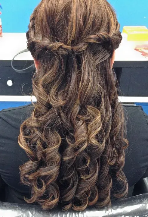 https://cdn.salonspotlight.com/photos/2pbbBKPNubhLXewtVbLt/9411e73e-0d32-4622-96e2-4d2ae5966a4c_720x720