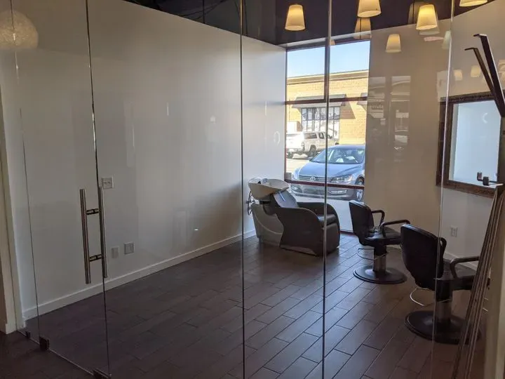 https://cdn.salonspotlight.com/photos/2pkw4fwgNbSj6WudSZat/34083970-3488-414d-9f0f-f8d1cd9e17ec_720x720