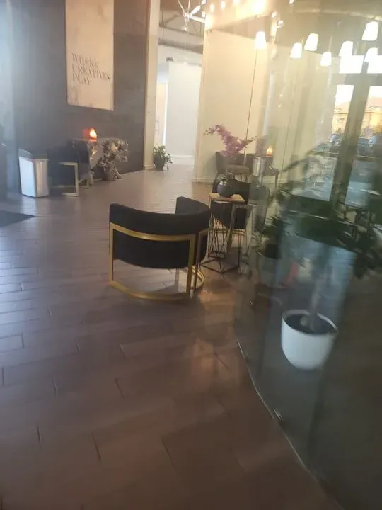 https://cdn.salonspotlight.com/photos/2pkw4fwgNbSj6WudSZat/5dfebbed-267e-47ce-9f6e-1e9e5d6eefb1_720x720