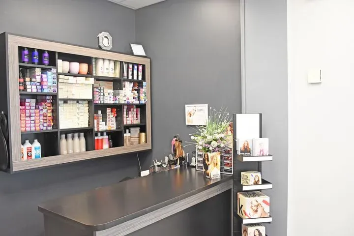 https://cdn.salonspotlight.com/photos/2s8qqbA5RHBQjyy4W66g/c4afabaa-fc10-40a6-a8bd-0438928e9525_720x720