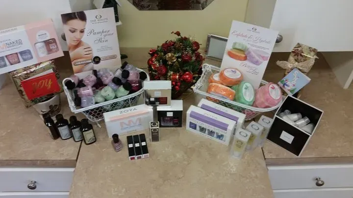 https://cdn.salonspotlight.com/photos/2uC4DiOiJodjYguvdpcU/8b1b2d4d-ba7e-409a-8c83-863de077e139_720x720