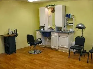 https://cdn.salonspotlight.com/photos/2uC4DiOiJodjYguvdpcU/abbeaaa4-00bf-47d7-951d-756392b7b7b7_720x720