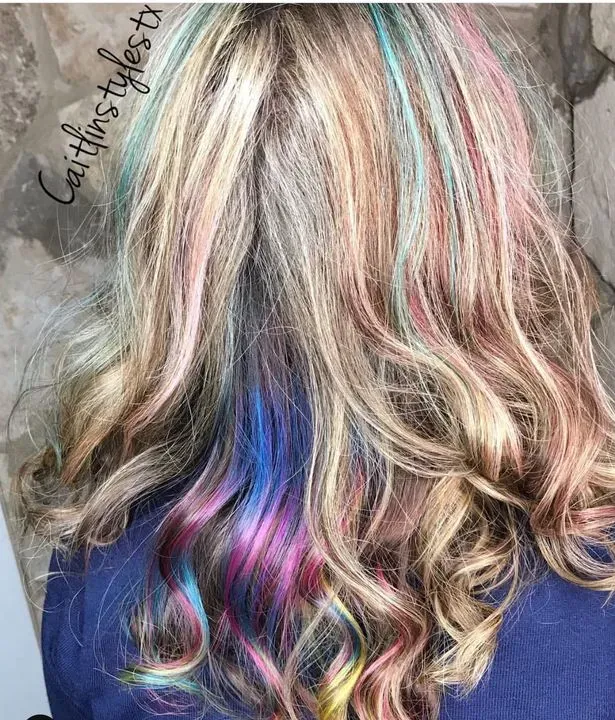 https://cdn.salonspotlight.com/photos/2vuYxfMUZIxVOJM8cvdk/727cbbf2-804b-4cd2-a084-a5bf1da6c195_720x720