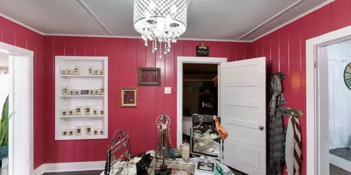https://cdn.salonspotlight.com/photos/2vuYxfMUZIxVOJM8cvdk/a6252b6e-669f-4c62-9c15-629bff524f7a_720x720