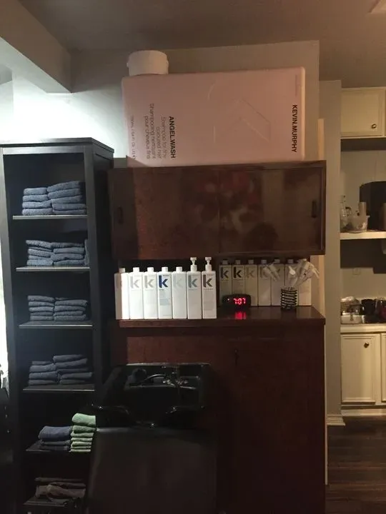 https://cdn.salonspotlight.com/photos/2wnMfmMbcViBbm5jUIFB/b9c96e8a-aaba-4fc9-ae4c-c12d29a98cb0_720x720