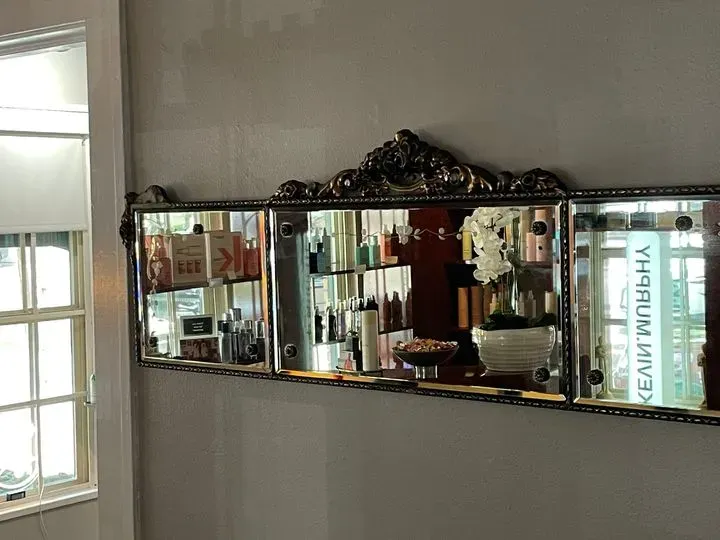 https://cdn.salonspotlight.com/photos/2wnMfmMbcViBbm5jUIFB/d31eee3e-20d6-44ce-9290-1a296ce673ff_720x720