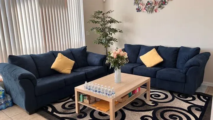 https://cdn.salonspotlight.com/photos/2yetYwbN5qOi2xoHoVYs/6cd7b08b-c906-459a-a061-27a924b38b66_720x720
