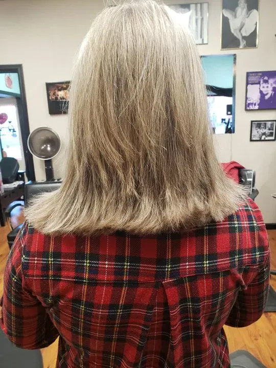 https://cdn.salonspotlight.com/photos/2zb1ESCksWQgvNqRgzC7/d3d259a3-e9e8-4d53-80b5-a179cfccab3e_720x720