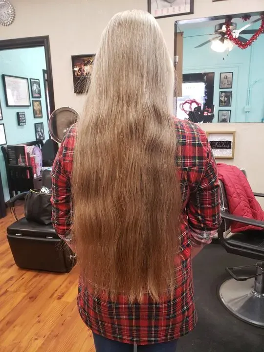 https://cdn.salonspotlight.com/photos/2zb1ESCksWQgvNqRgzC7/fd78a829-afdc-4393-9d31-aae40ed170bc_720x720