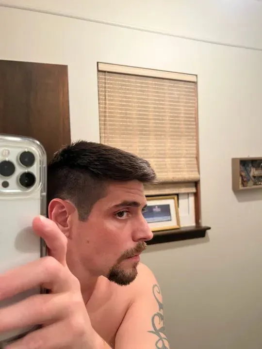 https://cdn.salonspotlight.com/photos/33URO235NKQZupeLrkVk/22da1581-b8b5-4a92-aa85-c22b8349154c_720x720