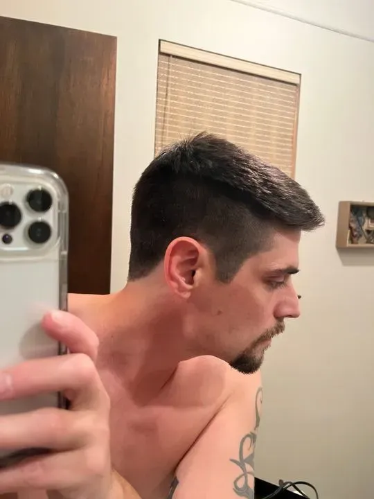 https://cdn.salonspotlight.com/photos/33URO235NKQZupeLrkVk/e6611a3e-891e-49c3-9352-bd45996ef9c5_720x720