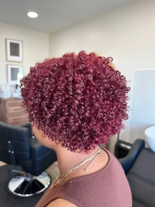 https://cdn.salonspotlight.com/photos/354BdfxzF9v1IbFxpk7c/c019f7f4-10da-4ac1-abd9-c35f618d37e1_720x720