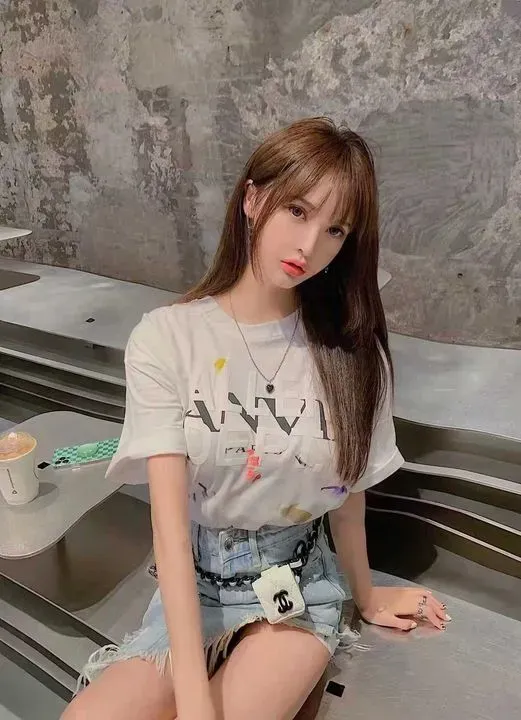 https://cdn.salonspotlight.com/photos/35SoyvCYKYNpGaVHx2VU/9fc572a5-1d06-47ac-974c-6d37a1e9655f_720x720