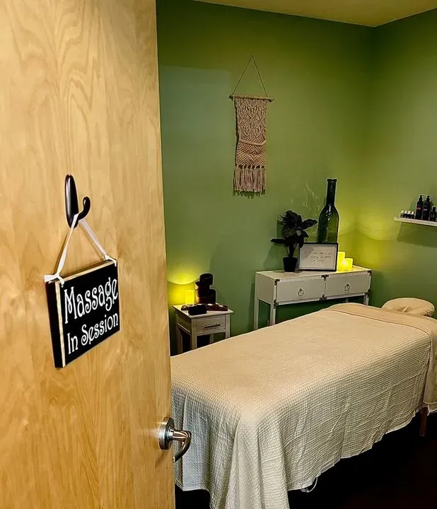 https://cdn.salonspotlight.com/photos/35SoyvCYKYNpGaVHx2VU/d162f168-862f-458f-b1ec-74d0d6115412_720x720